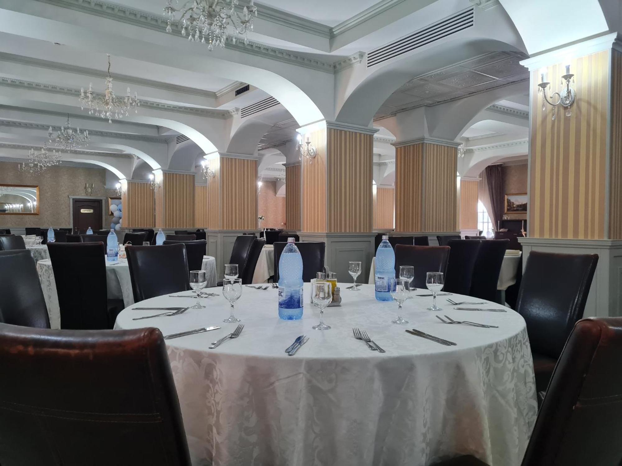 Hotel Valahia Tergovistye Kültér fotó