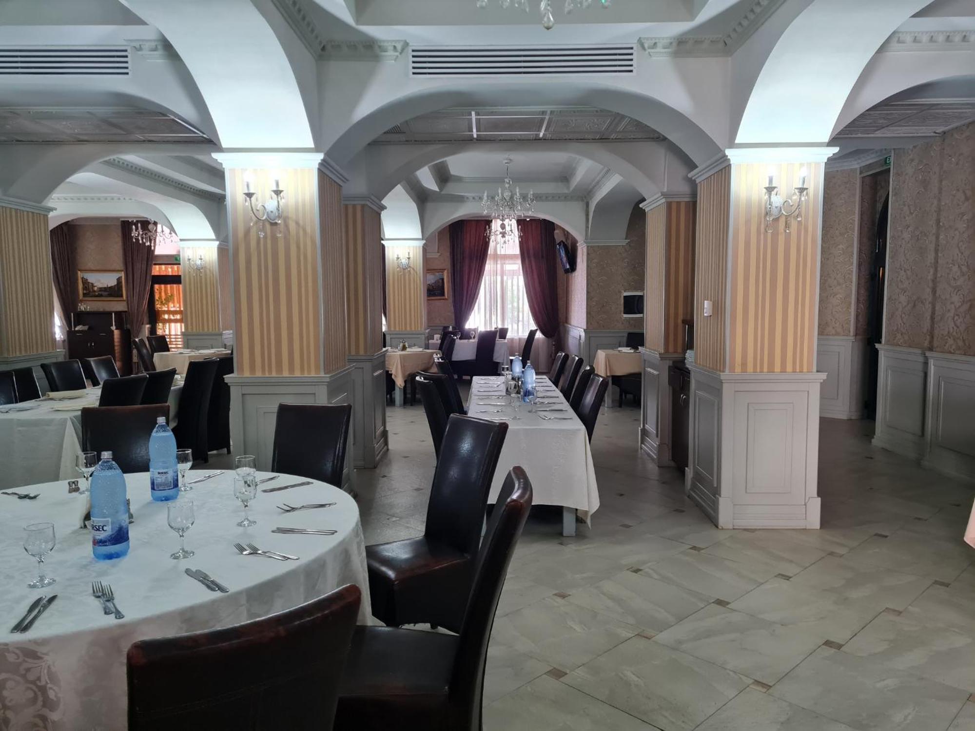 Hotel Valahia Tergovistye Kültér fotó