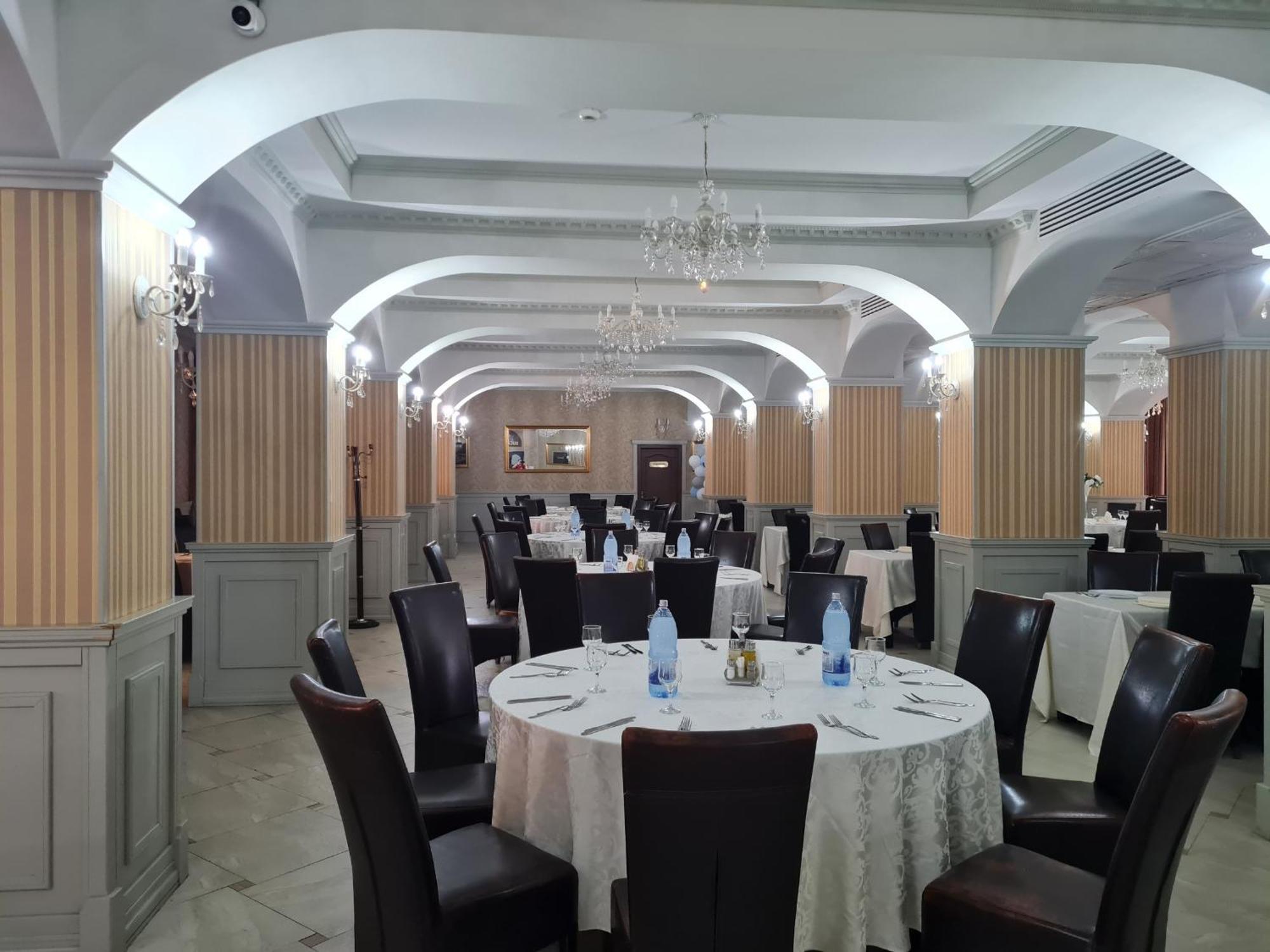 Hotel Valahia Tergovistye Kültér fotó