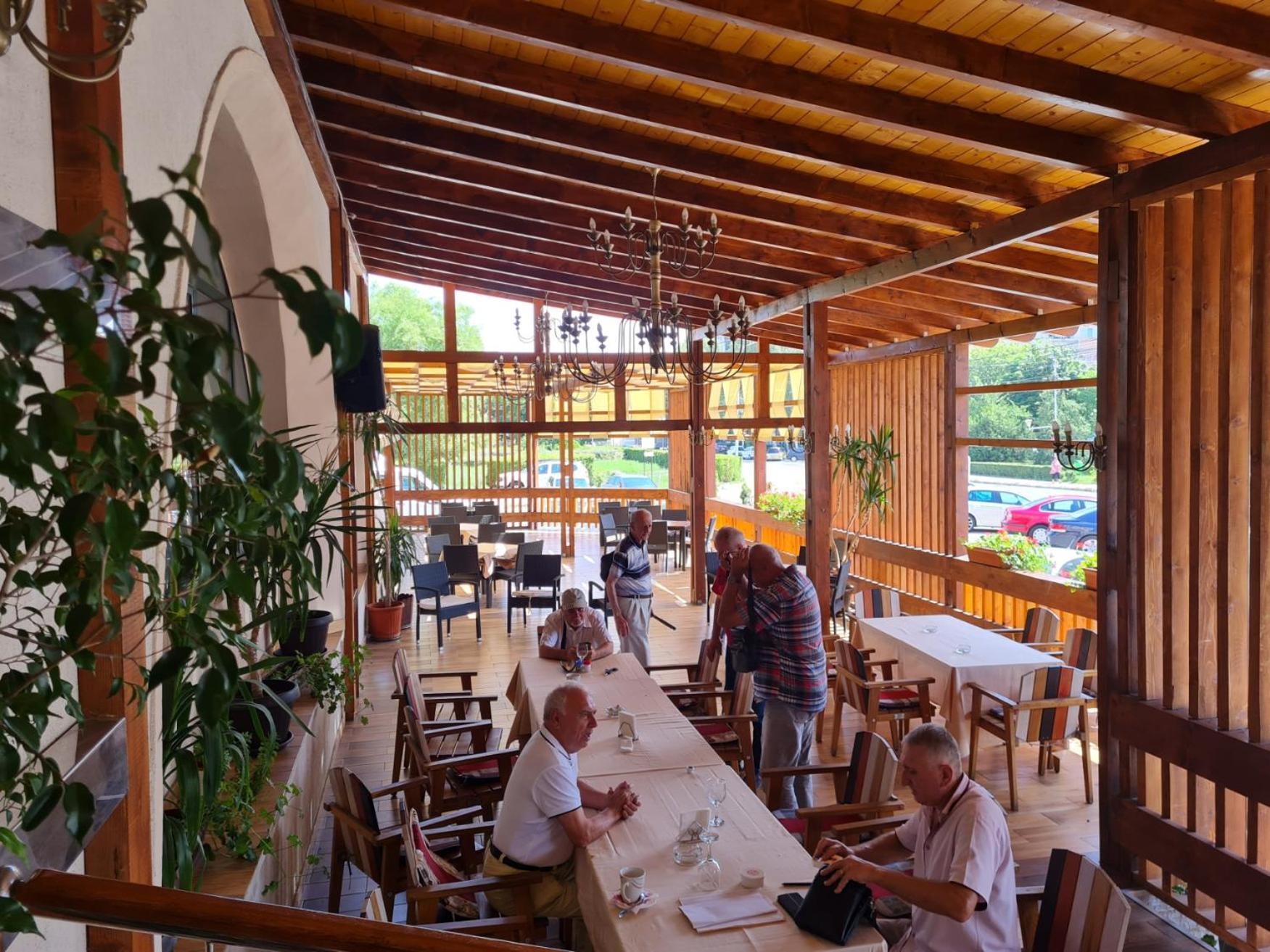 Hotel Valahia Tergovistye Kültér fotó