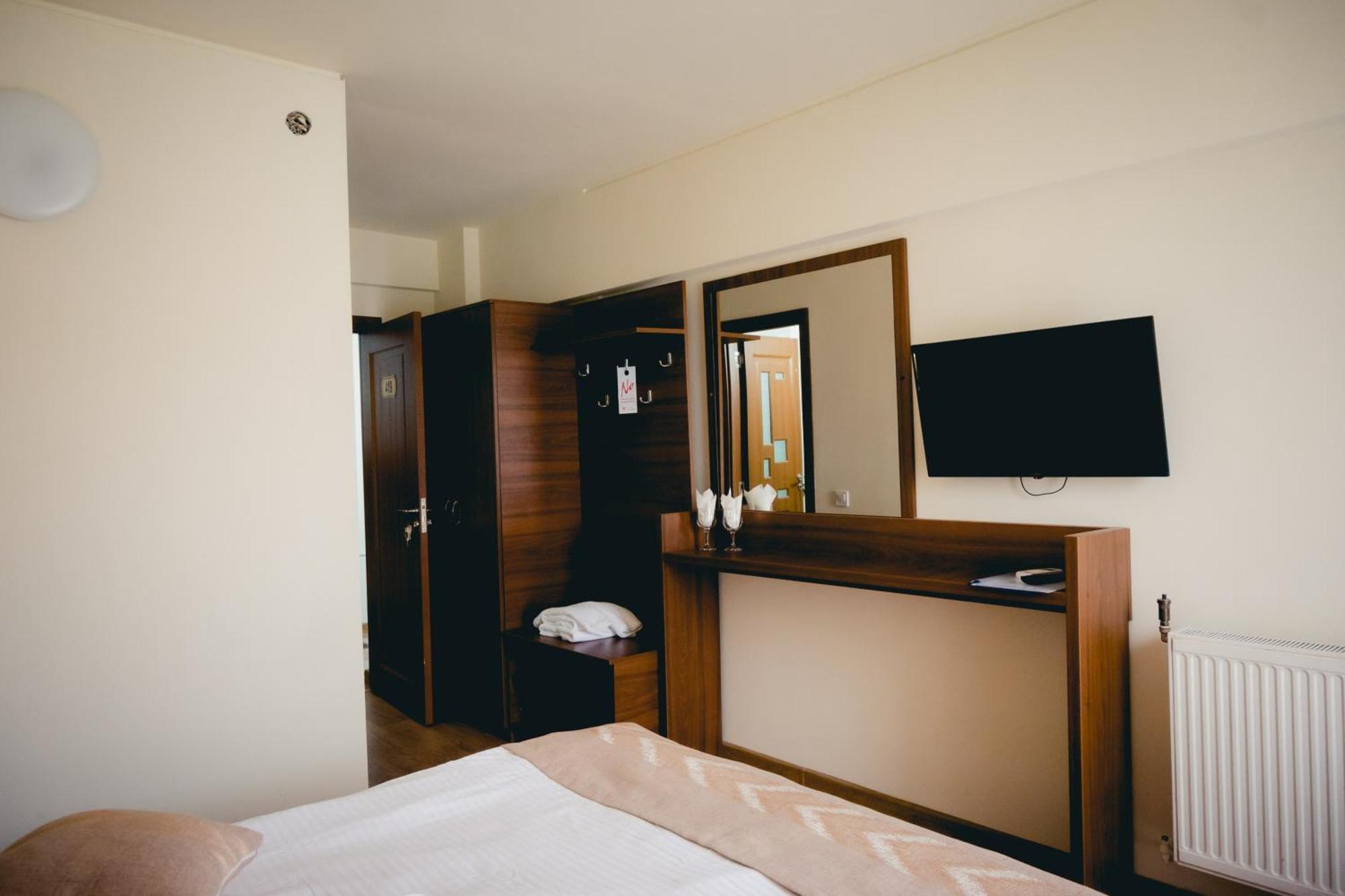 Hotel Valahia Tergovistye Kültér fotó