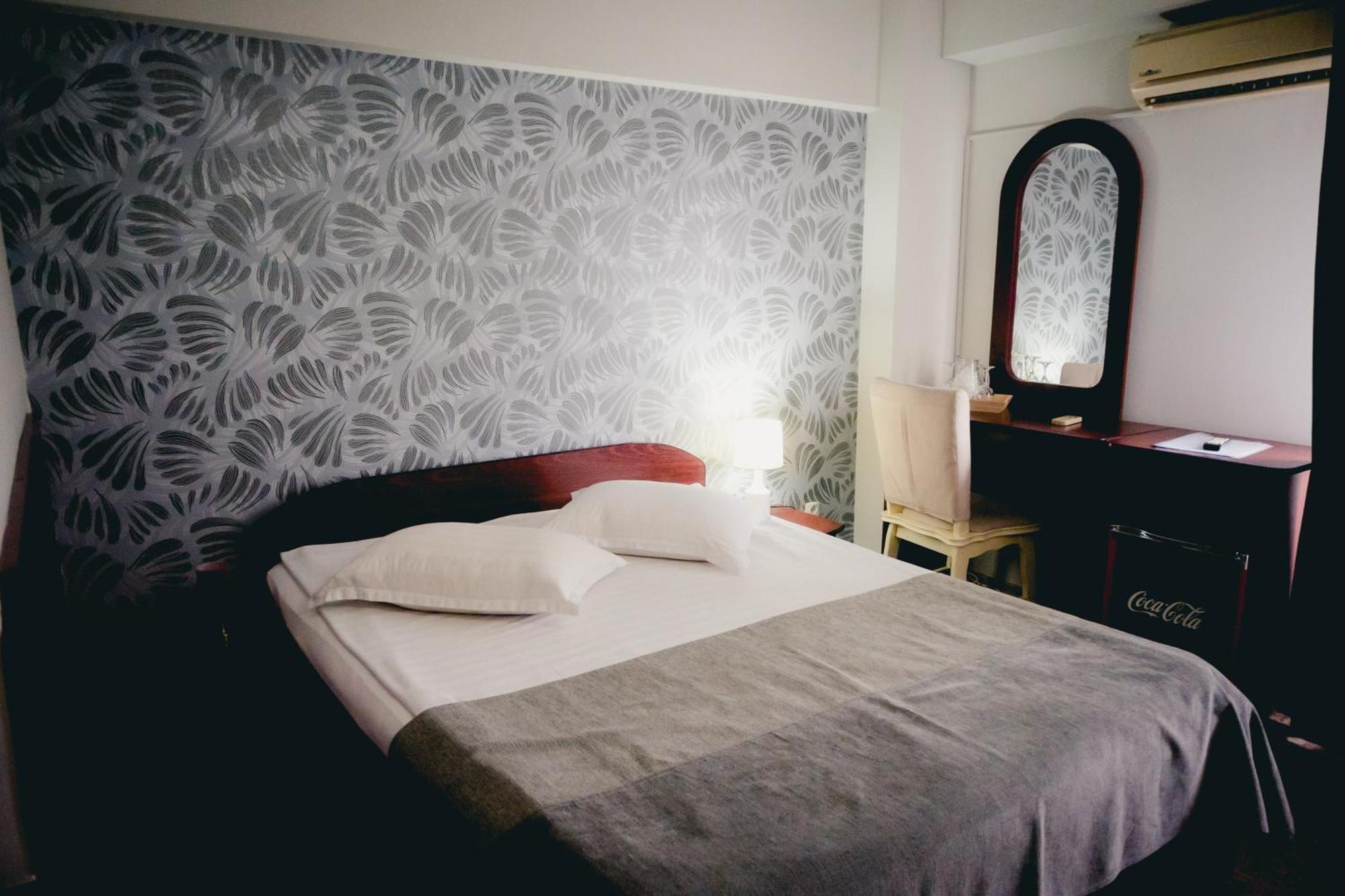 Hotel Valahia Tergovistye Kültér fotó