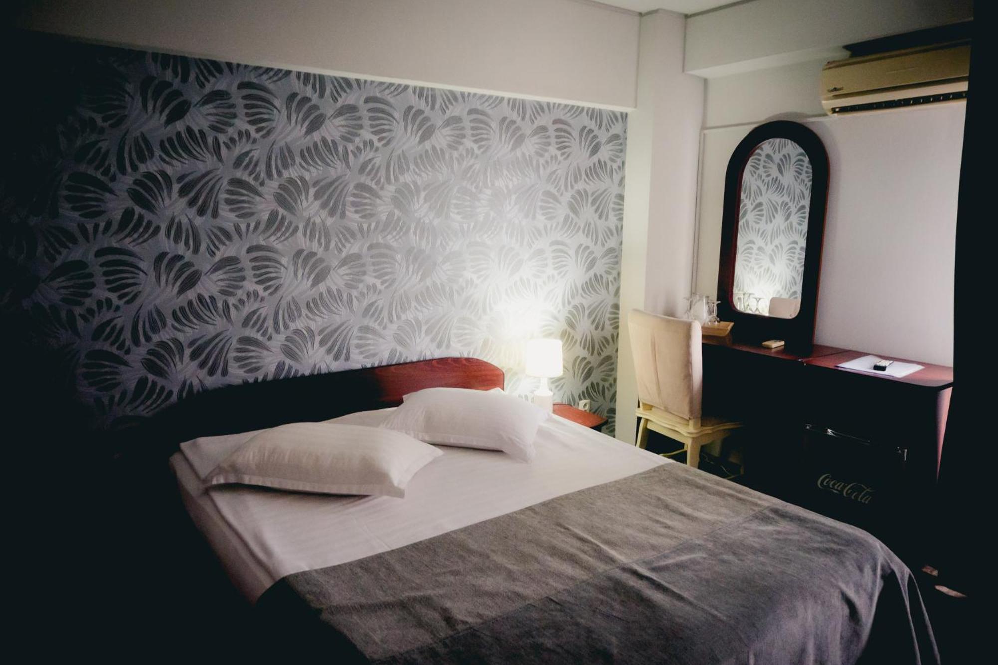 Hotel Valahia Tergovistye Kültér fotó