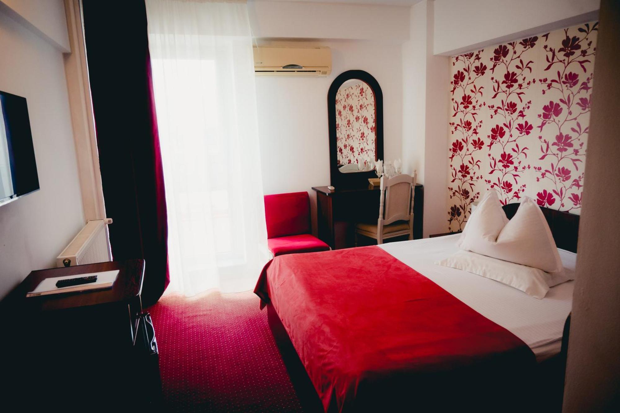 Hotel Valahia Tergovistye Kültér fotó