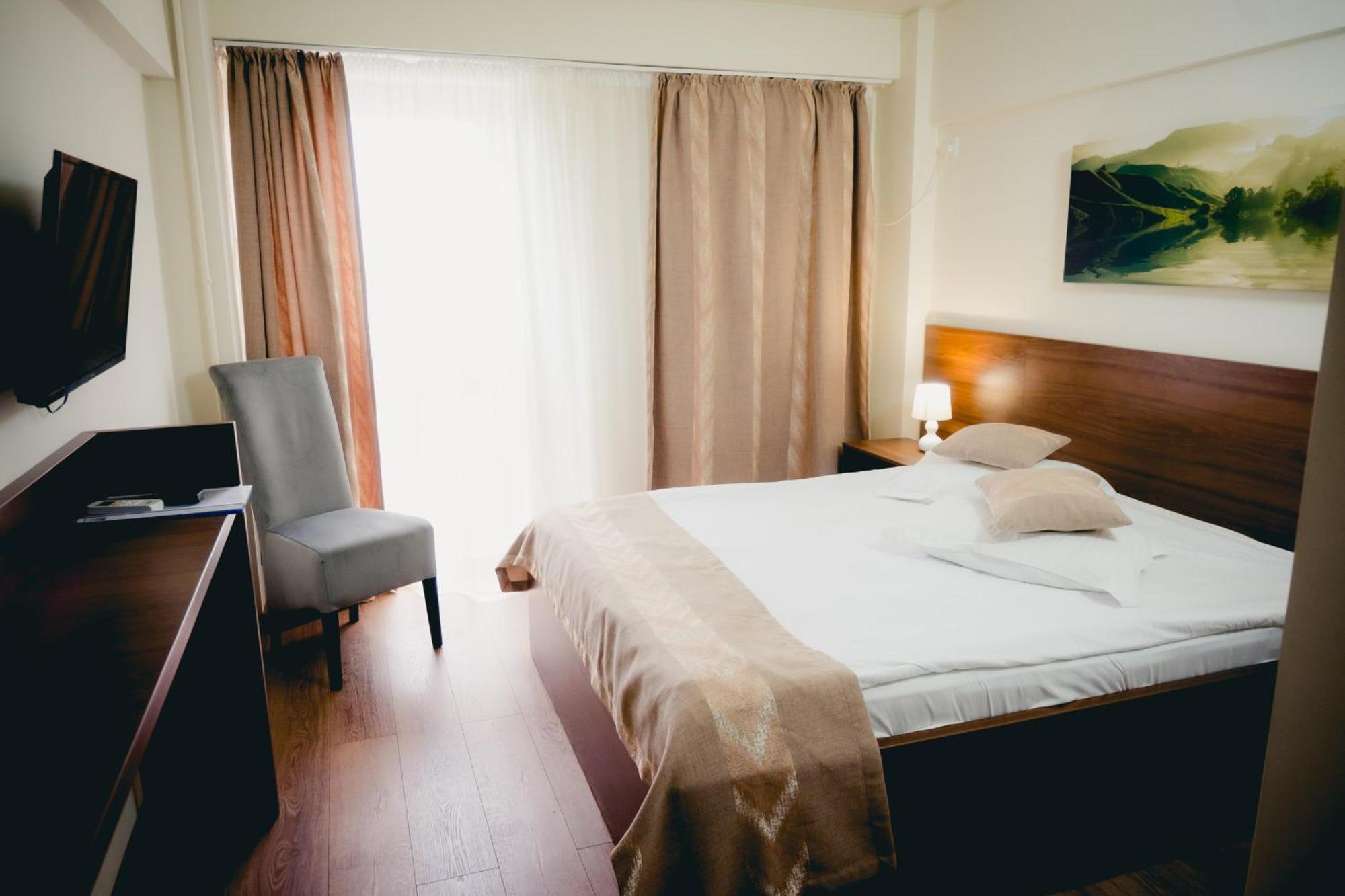 Hotel Valahia Tergovistye Kültér fotó
