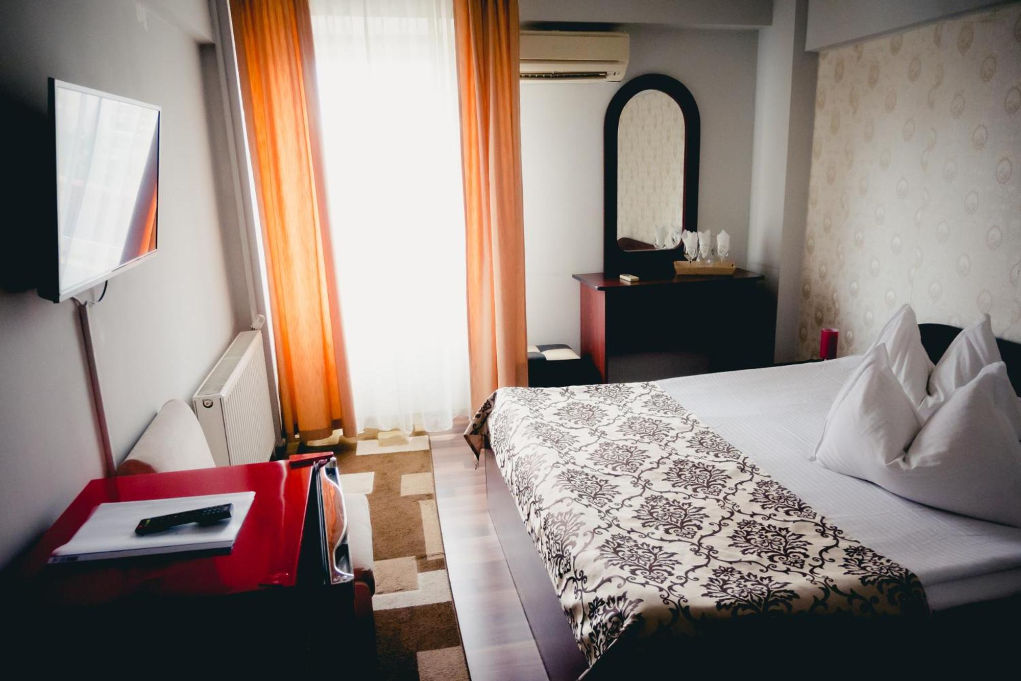 Hotel Valahia Tergovistye Kültér fotó