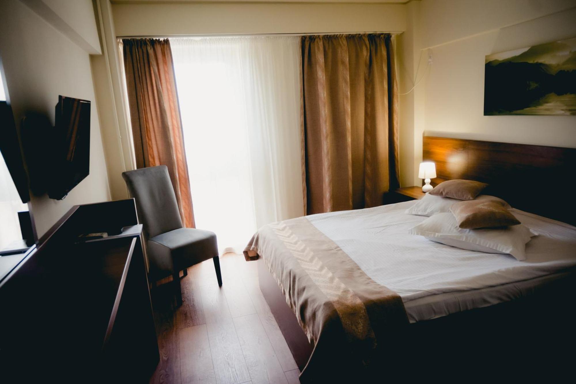 Hotel Valahia Tergovistye Kültér fotó