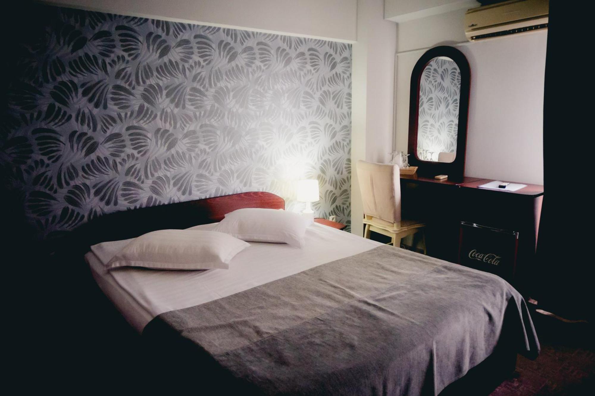 Hotel Valahia Tergovistye Kültér fotó