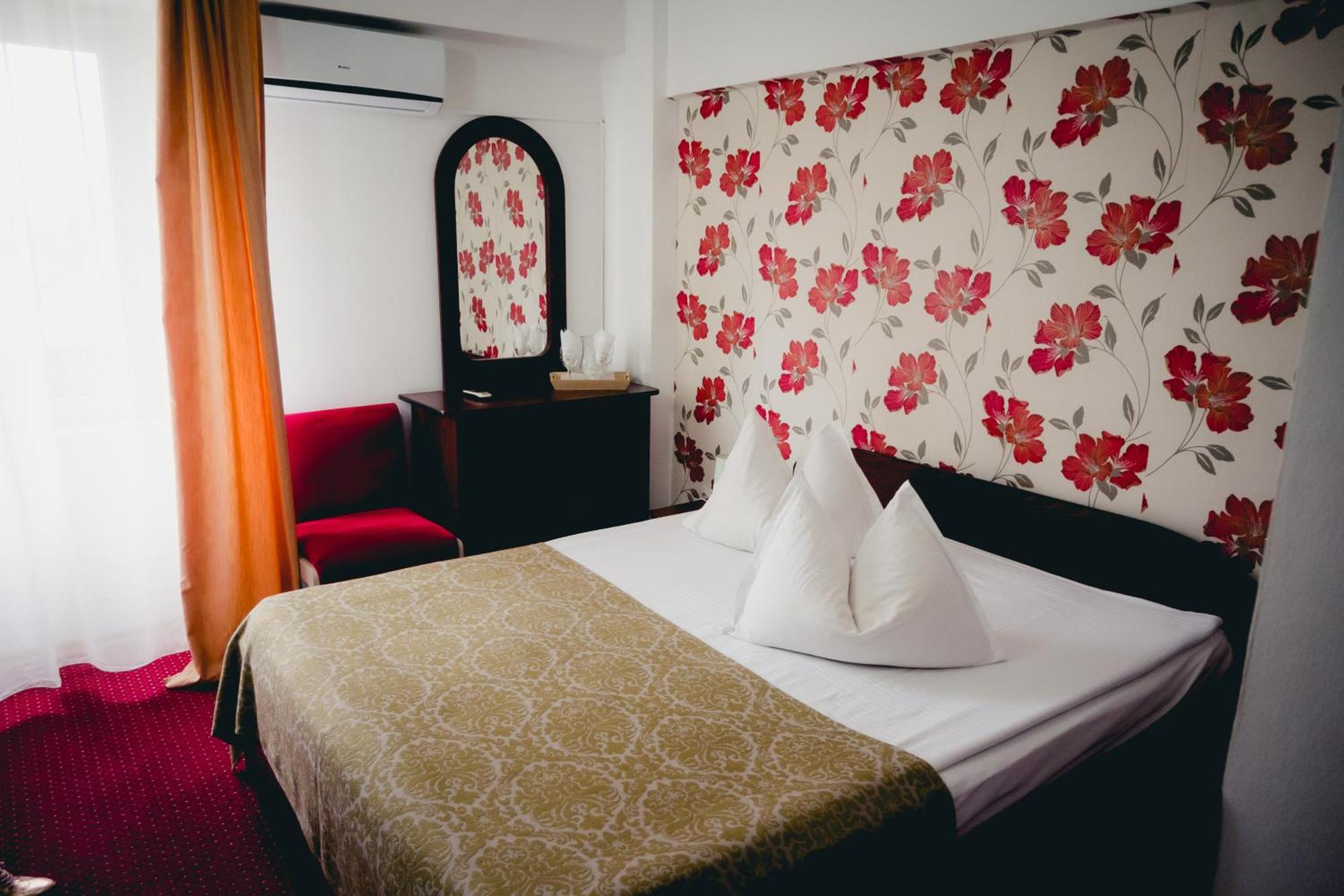 Hotel Valahia Tergovistye Kültér fotó