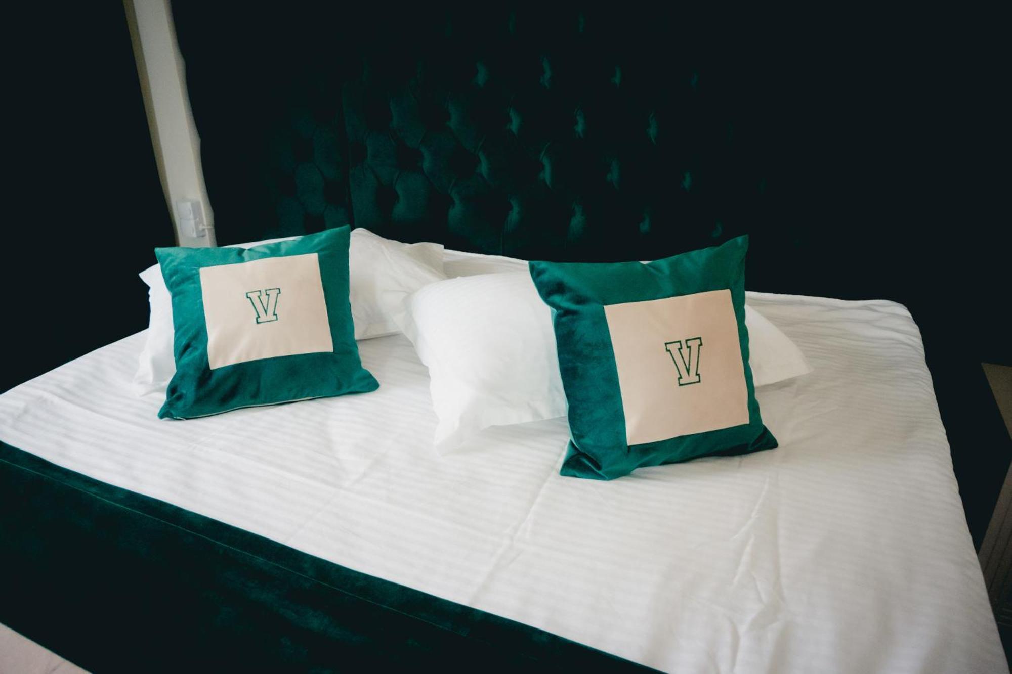 Hotel Valahia Tergovistye Kültér fotó