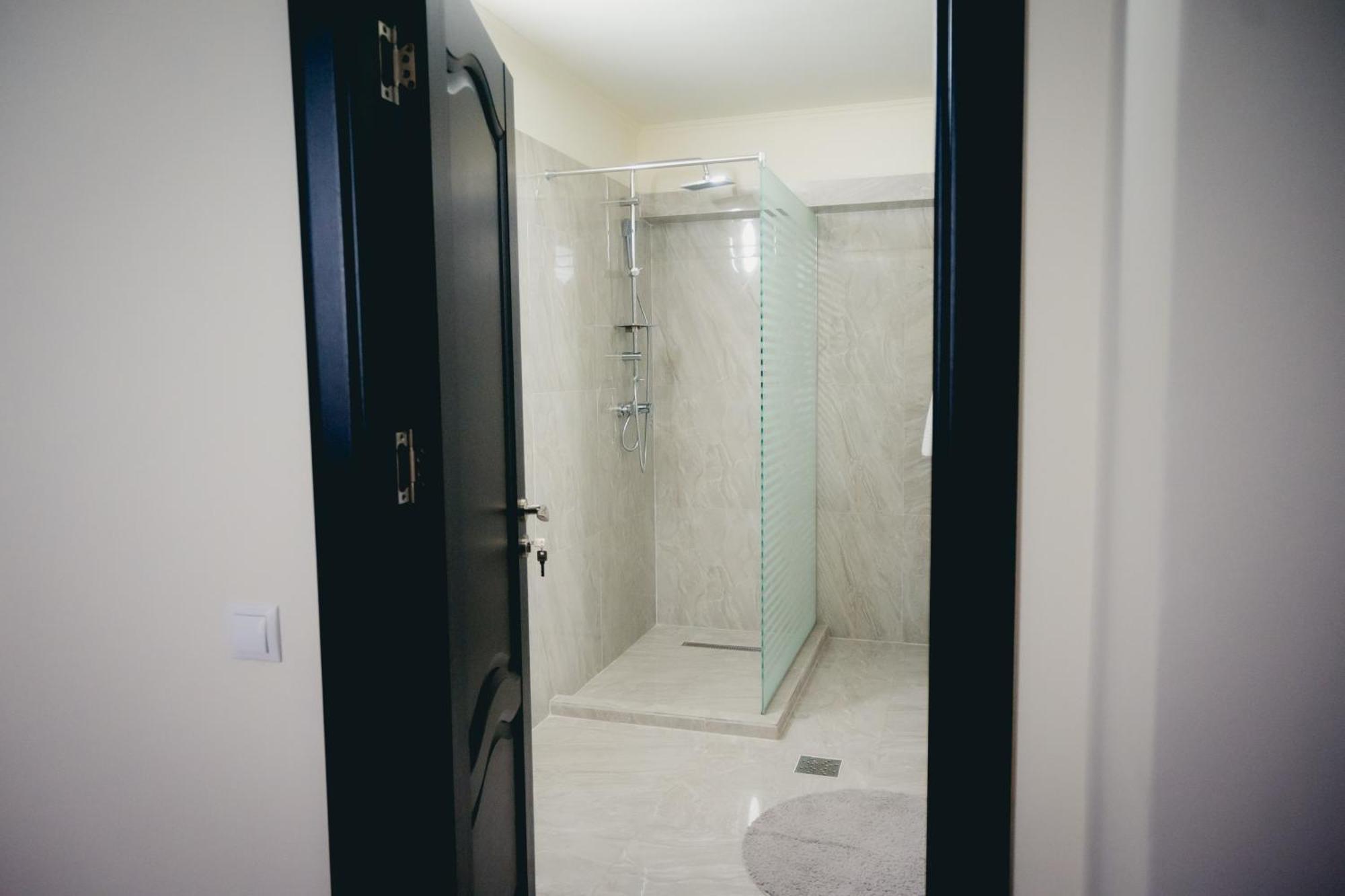 Hotel Valahia Tergovistye Kültér fotó
