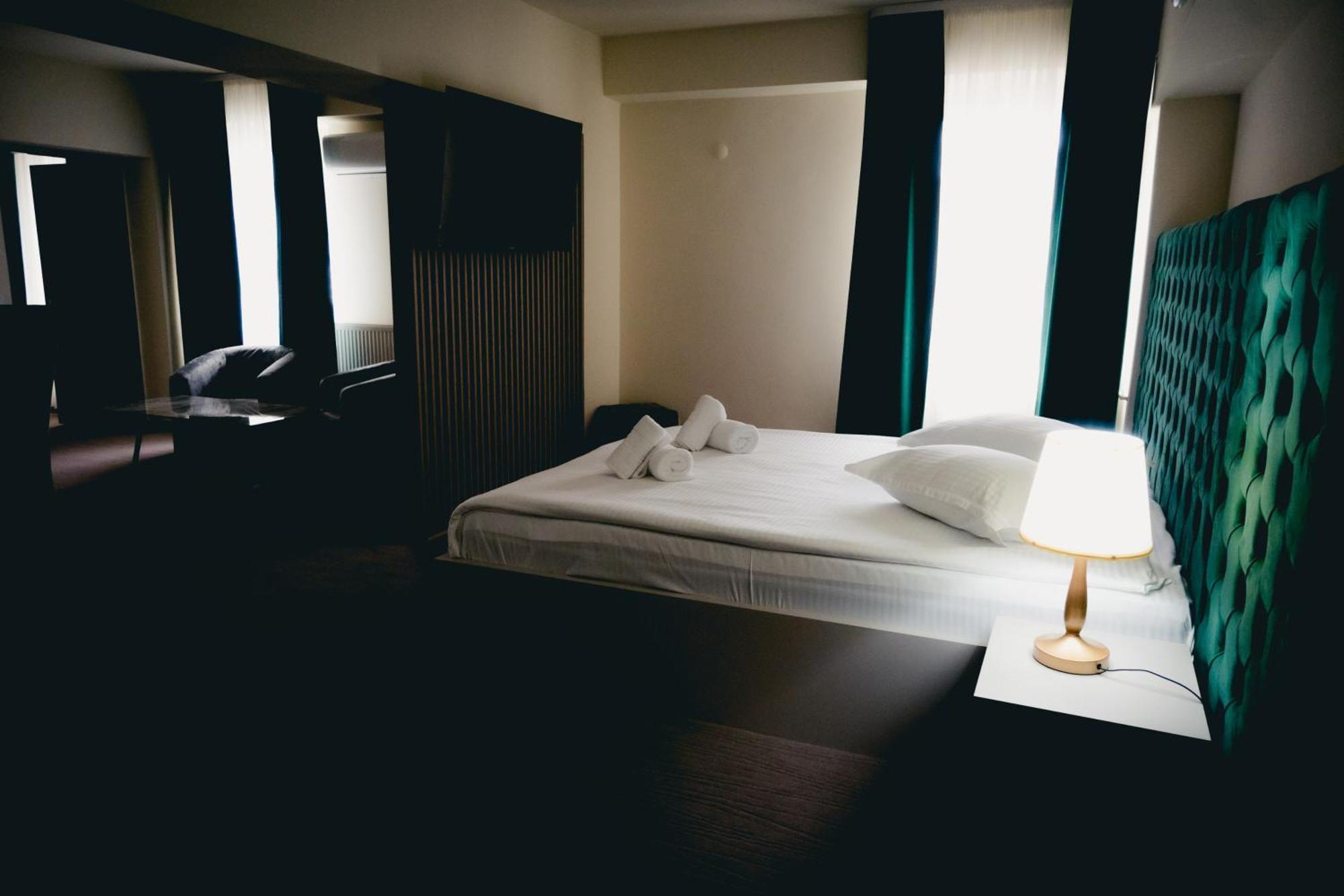 Hotel Valahia Tergovistye Kültér fotó