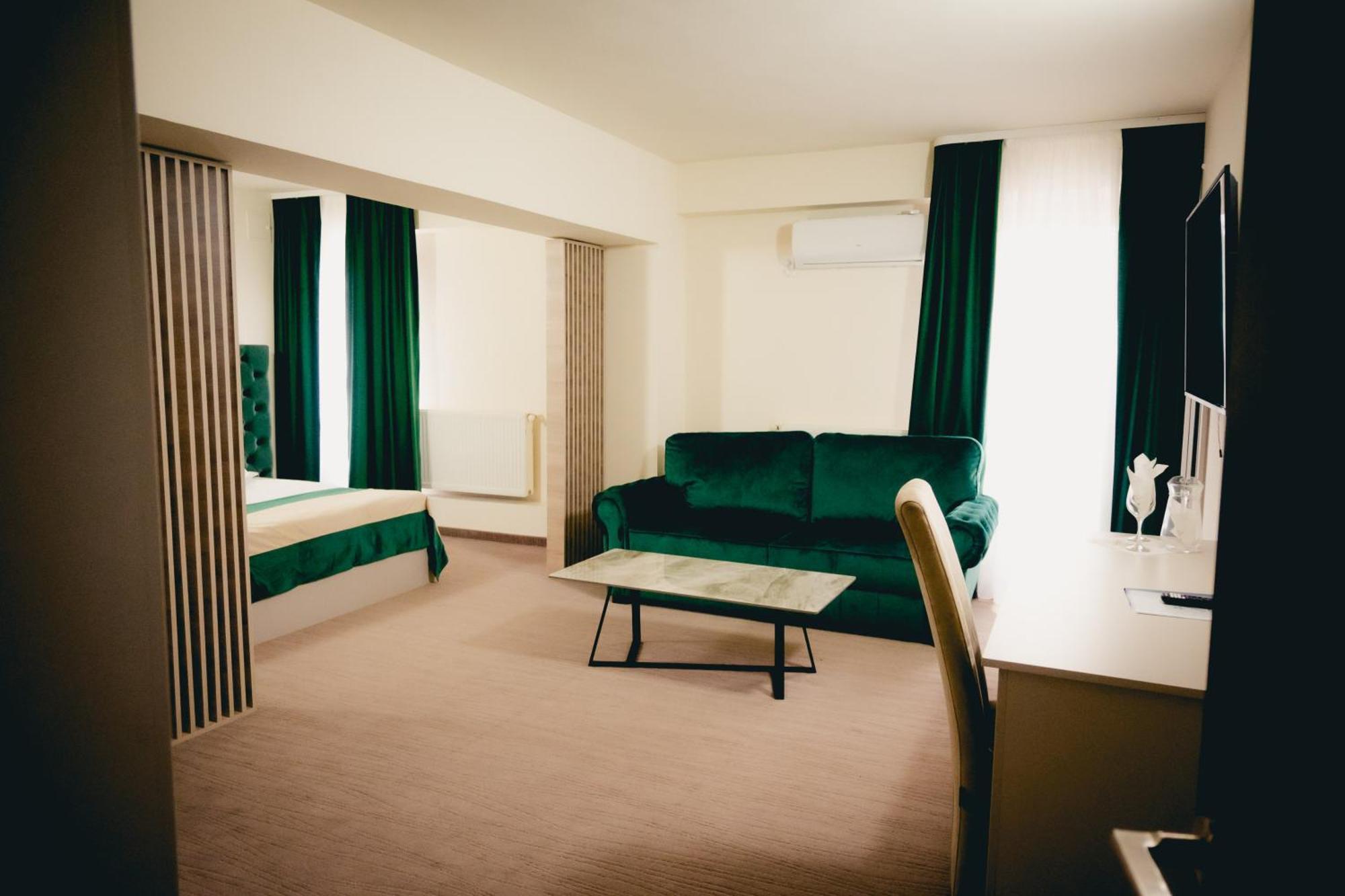 Hotel Valahia Tergovistye Kültér fotó