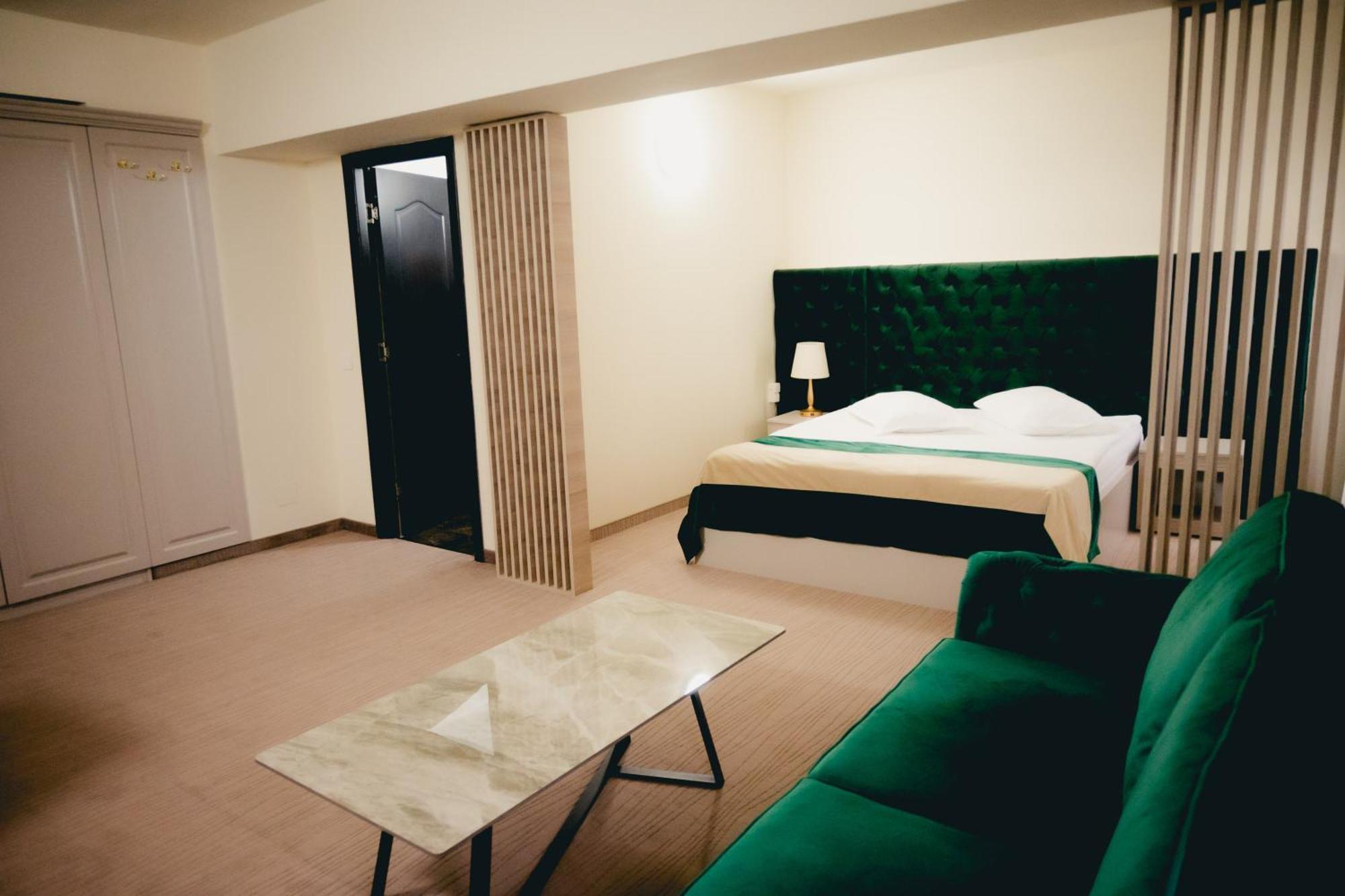 Hotel Valahia Tergovistye Kültér fotó