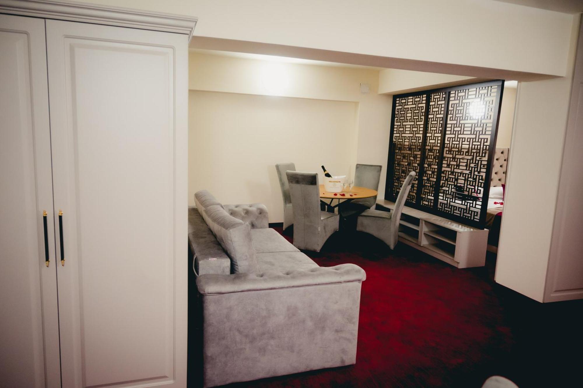 Hotel Valahia Tergovistye Kültér fotó