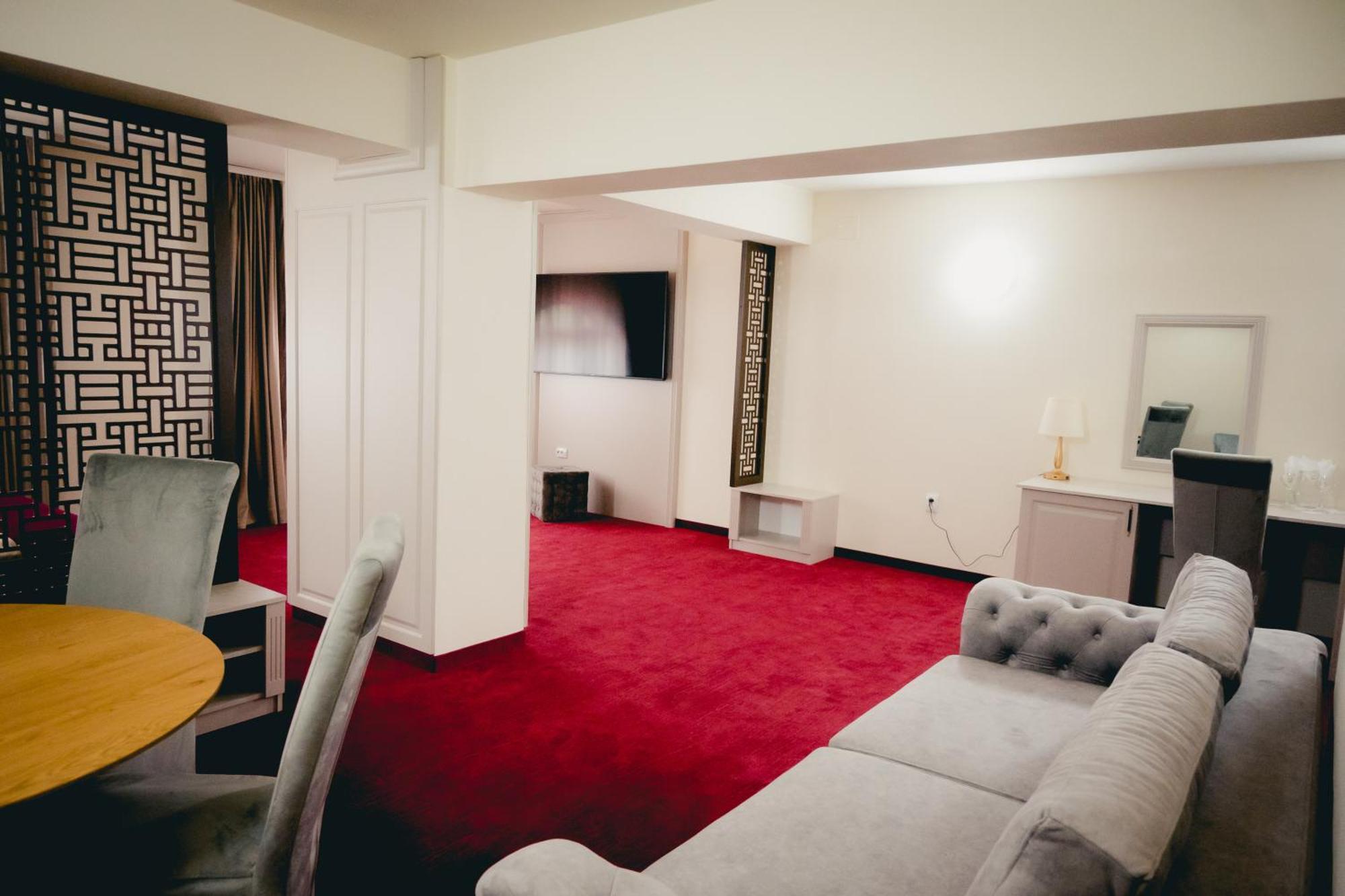 Hotel Valahia Tergovistye Kültér fotó