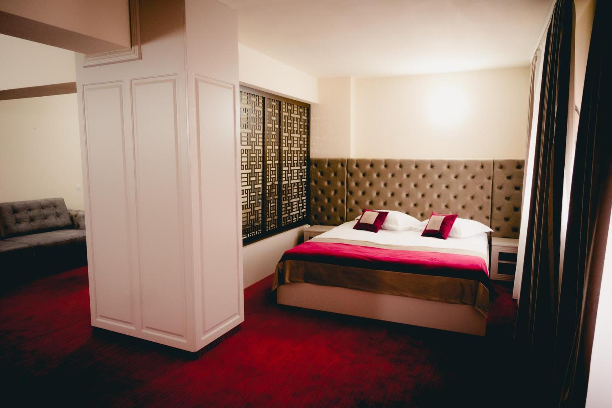 Hotel Valahia Tergovistye Kültér fotó