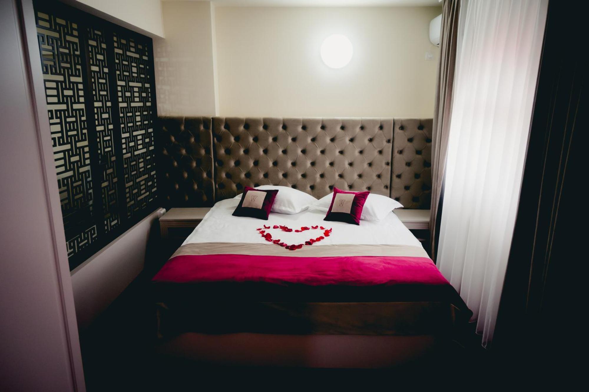 Hotel Valahia Tergovistye Kültér fotó