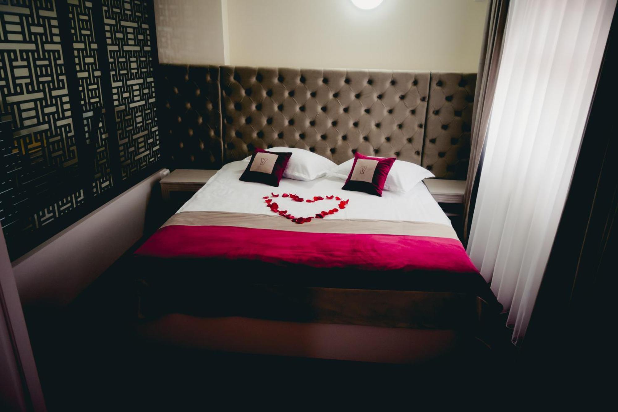 Hotel Valahia Tergovistye Kültér fotó
