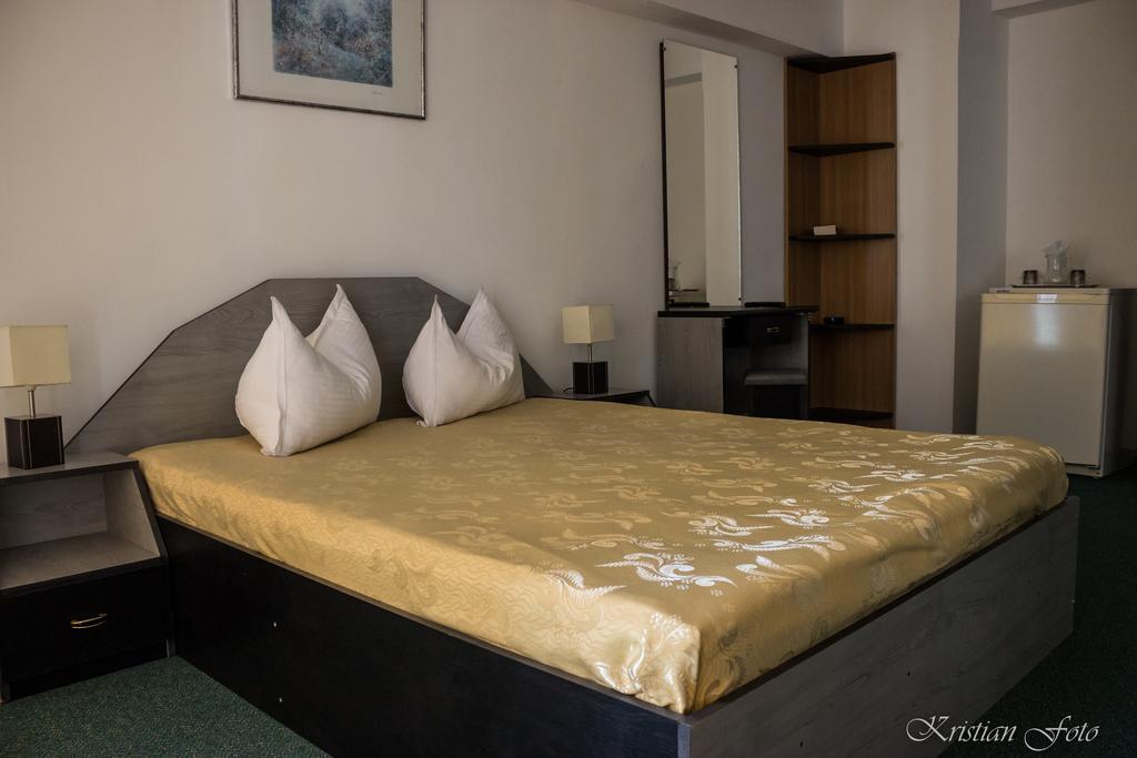 Hotel Valahia Tergovistye Kültér fotó