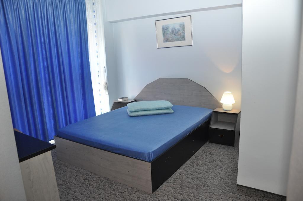 Hotel Valahia Tergovistye Szoba fotó