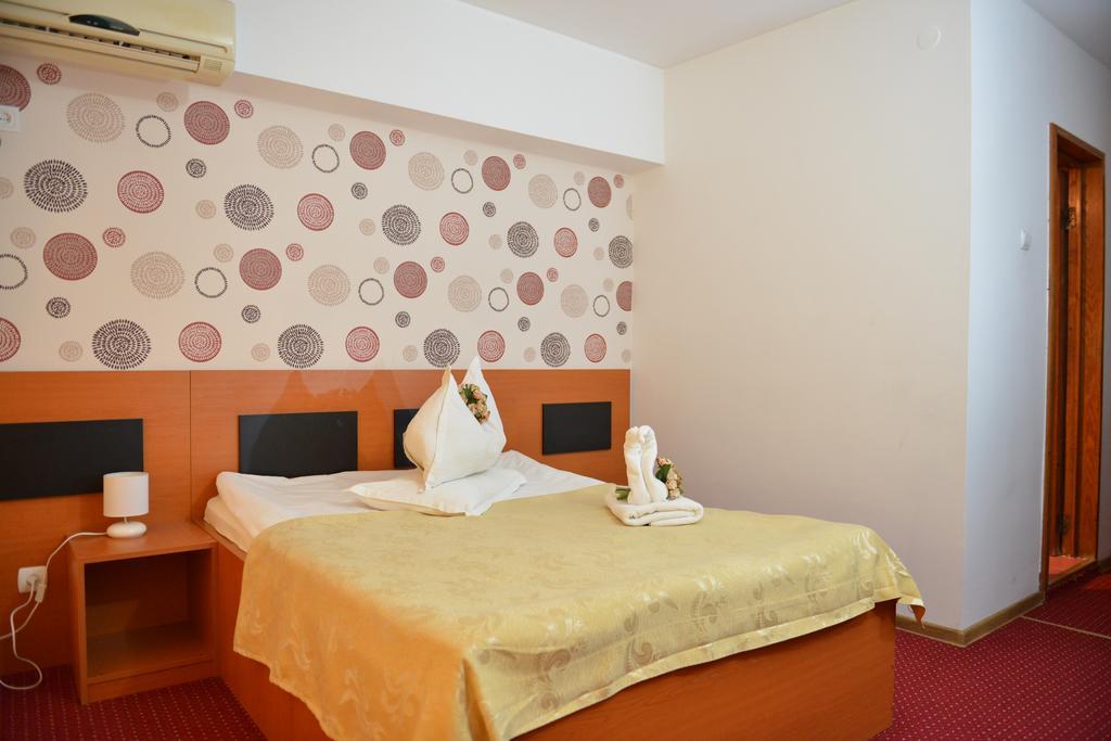Hotel Valahia Tergovistye Kültér fotó