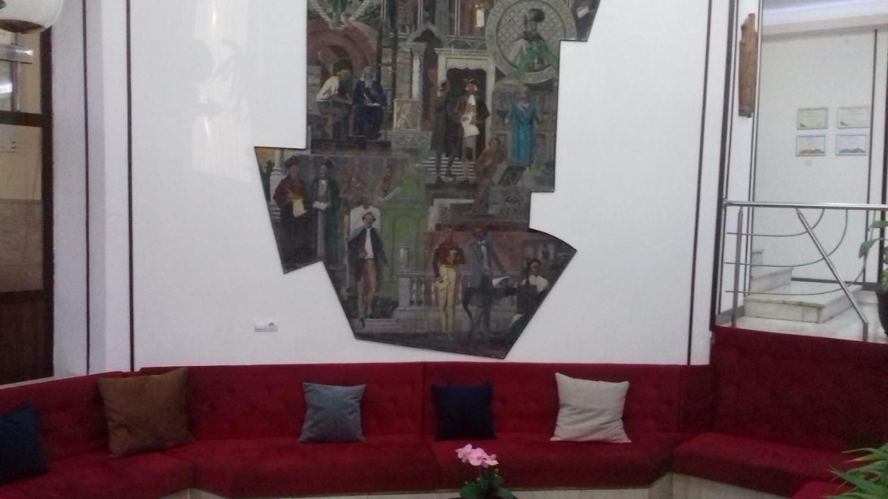Hotel Valahia Tergovistye Kültér fotó
