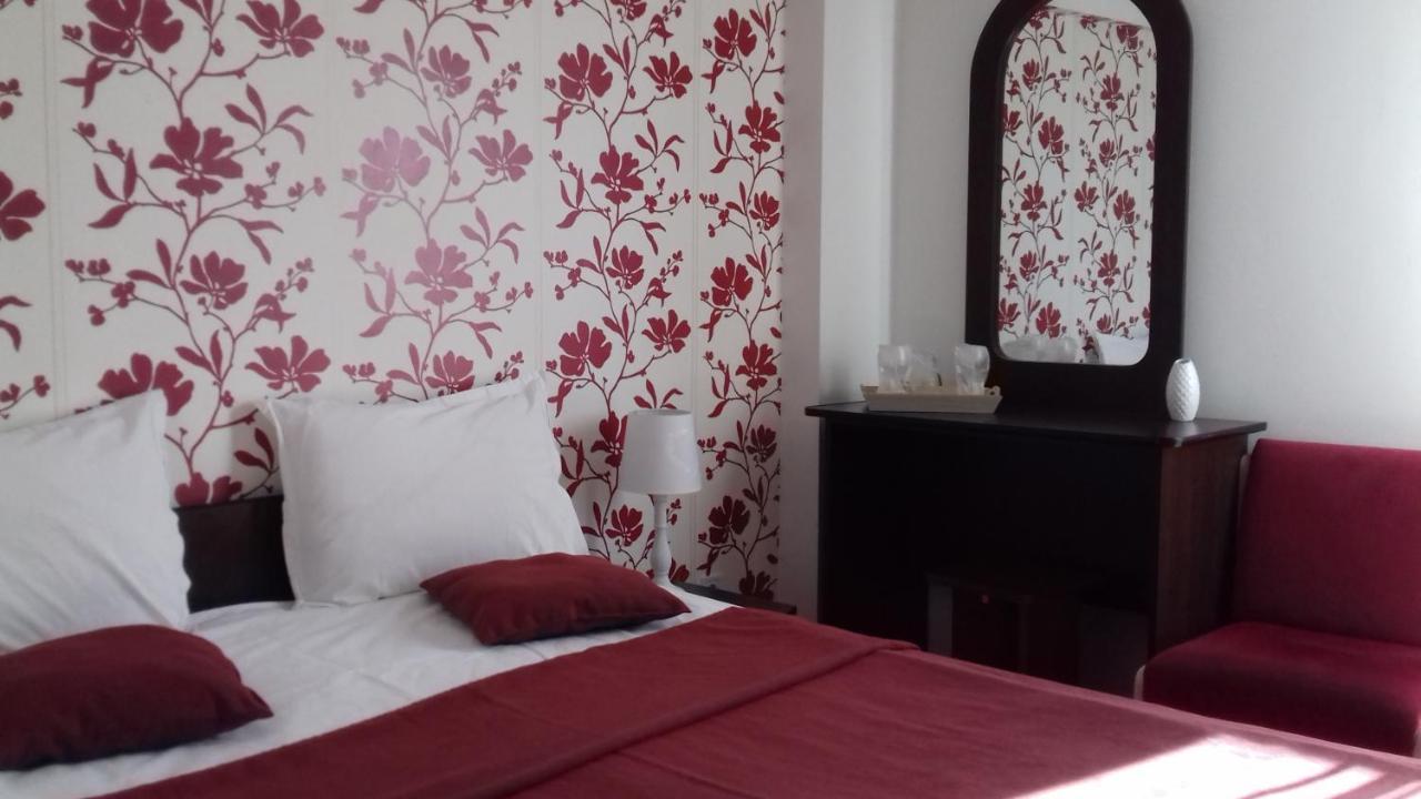 Hotel Valahia Tergovistye Kültér fotó