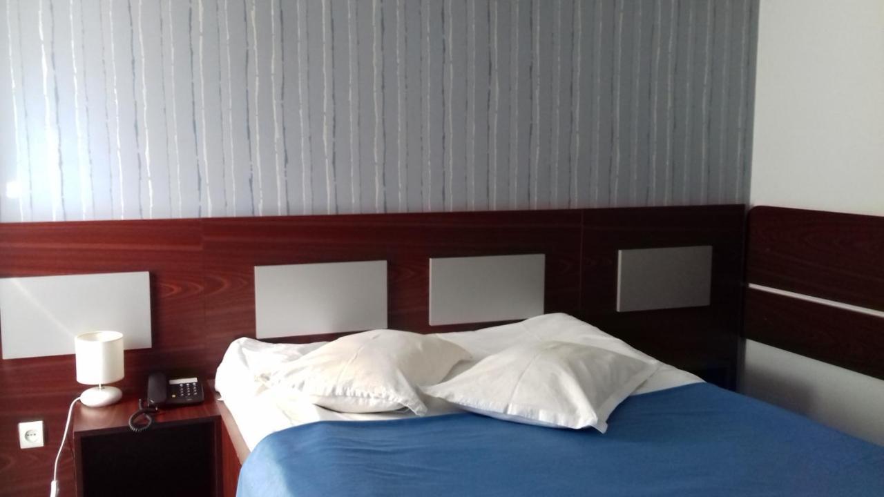 Hotel Valahia Tergovistye Kültér fotó